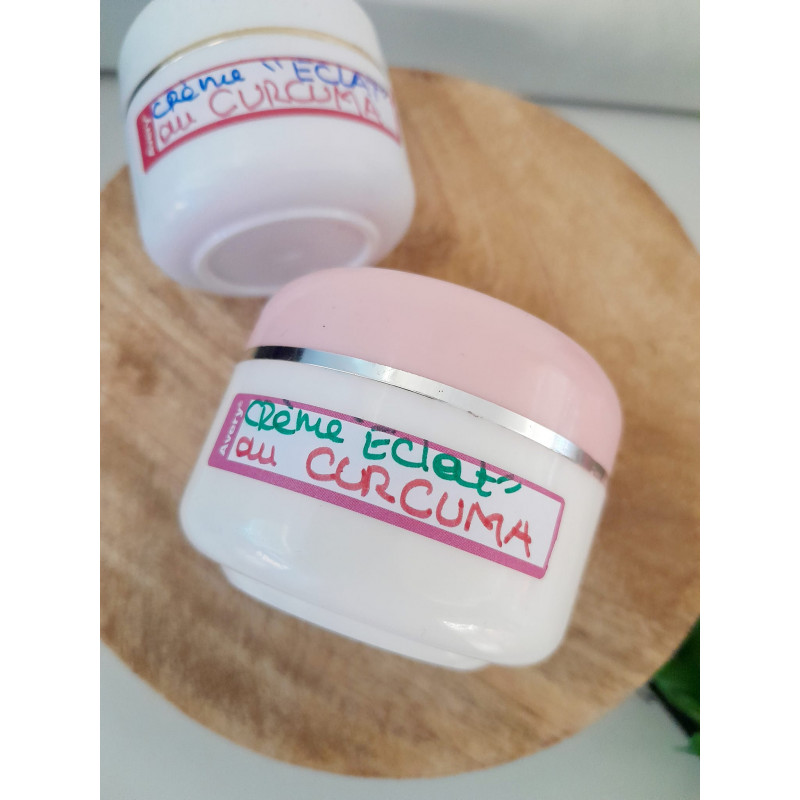 CRĖME ILLUMINATRICE DU TEINT au curcuma, huile de baobab, plantes sécrètes.